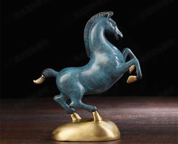 現(xiàn)代家居裝飾中景觀雕塑定制以怎樣的形式出現(xiàn)？