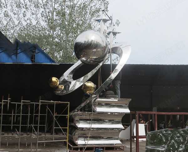 不銹鋼雕塑材料制造技術有什么？